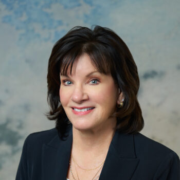 Headshot of Leisa Lowry, CCIM